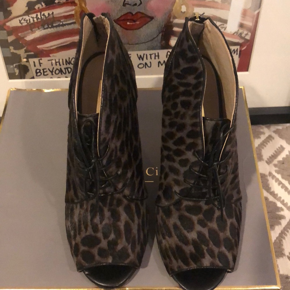 PRICE DROP!⭐️ Louise et Cie Minx Calf Hair Booties - Picture 3 of 8